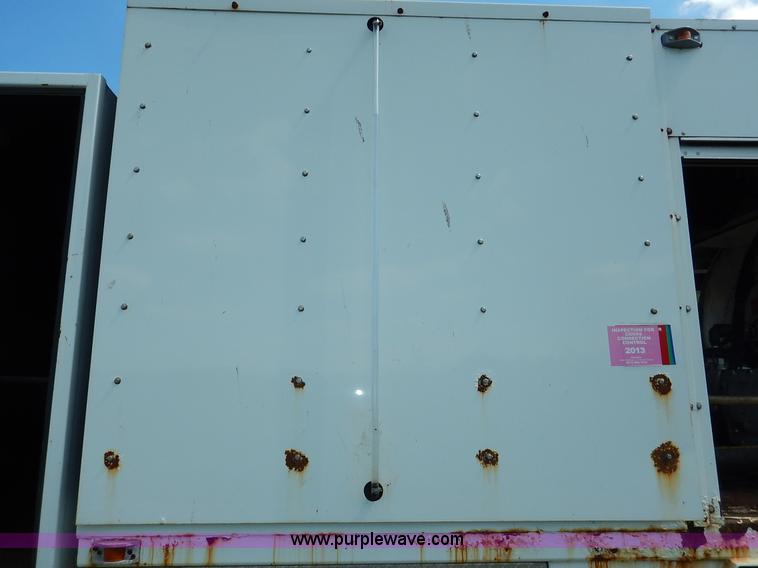 image for item J3973 2002 International 4900 sewer jet truck