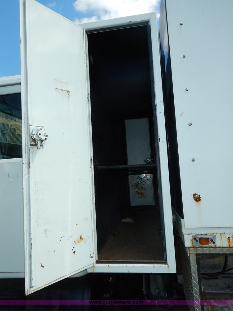 image for item J3973 2002 International 4900 sewer jet truck