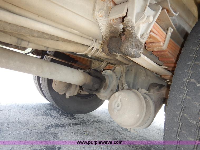 image for item J3973 2002 International 4900 sewer jet truck