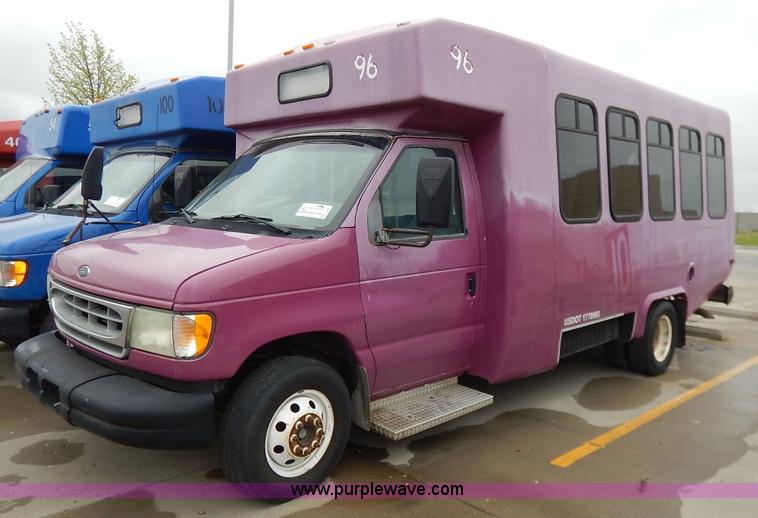 image for item J3985 2003 Ford 801 transit bus