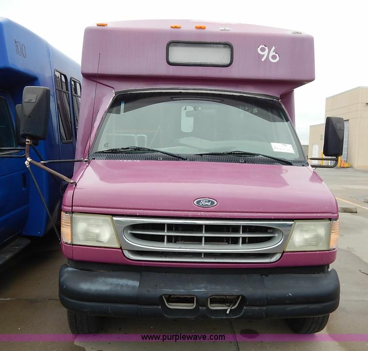 image for item J3985 2003 Ford 801 transit bus