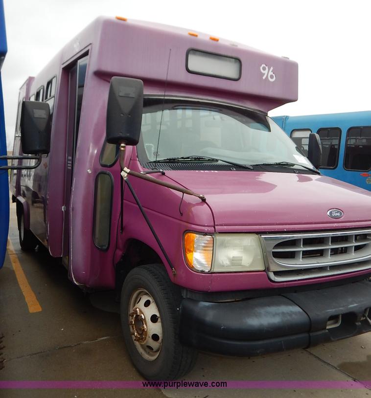 image for item J3985 2003 Ford 801 transit bus
