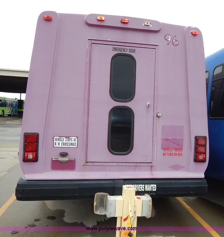 image for item J3985 2003 Ford 801 transit bus