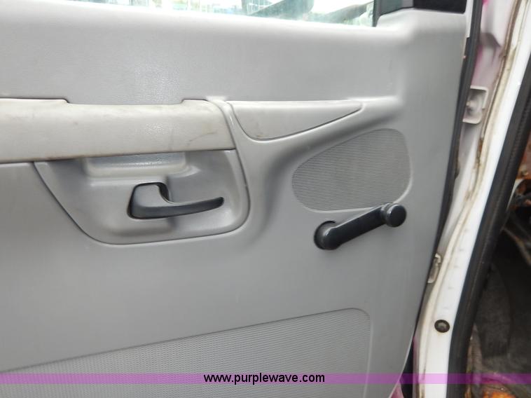 image for item J3985 2003 Ford 801 transit bus