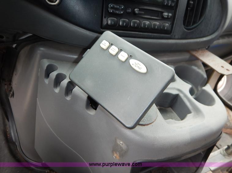 image for item J3985 2003 Ford 801 transit bus