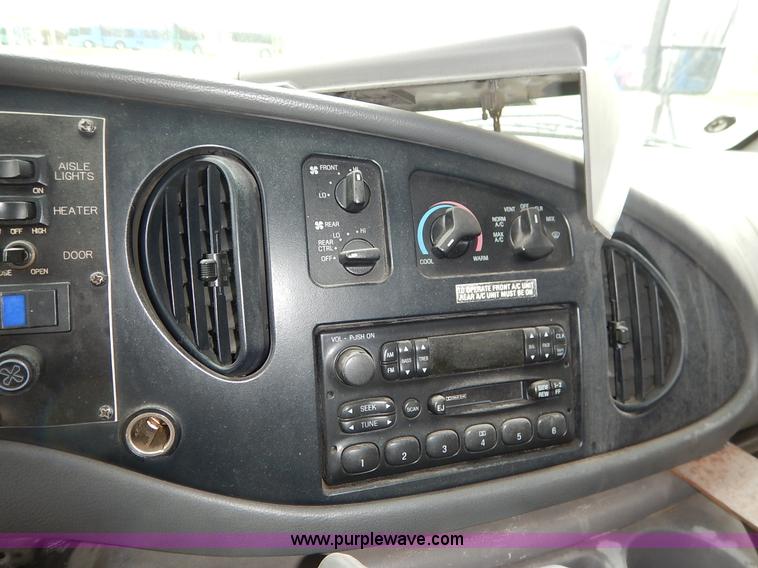 image for item J3985 2003 Ford 801 transit bus