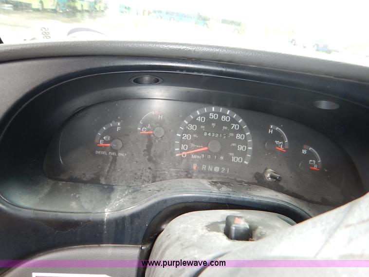 image for item J3985 2003 Ford 801 transit bus