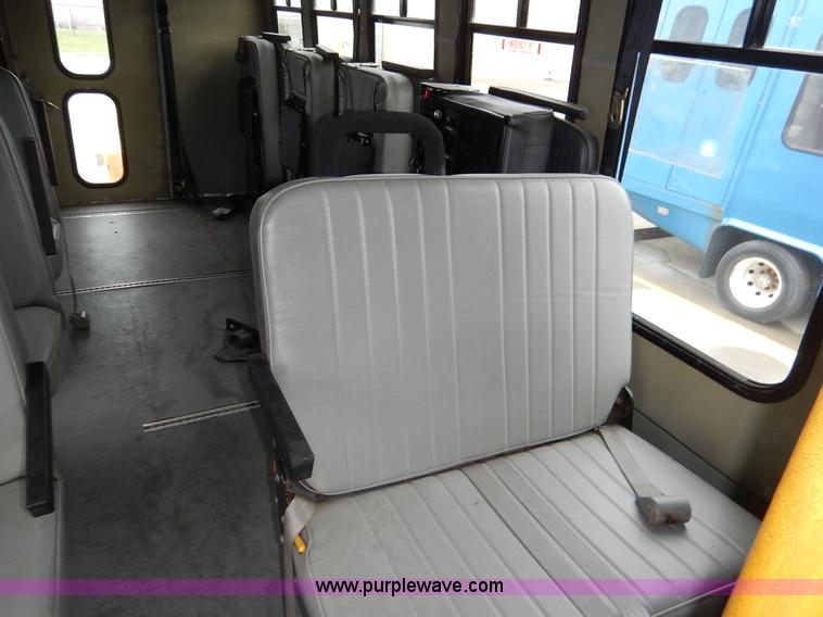 image for item J3985 2003 Ford 801 transit bus