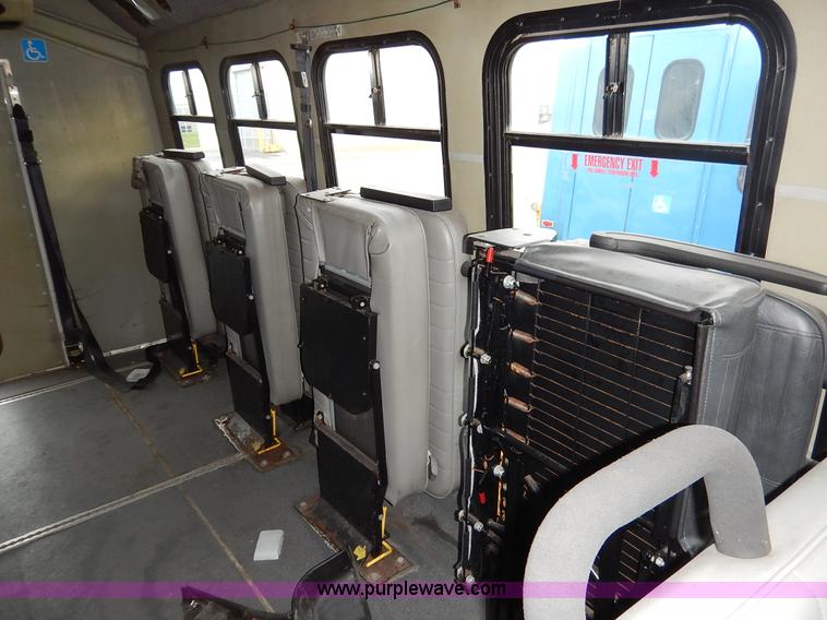 image for item J3985 2003 Ford 801 transit bus