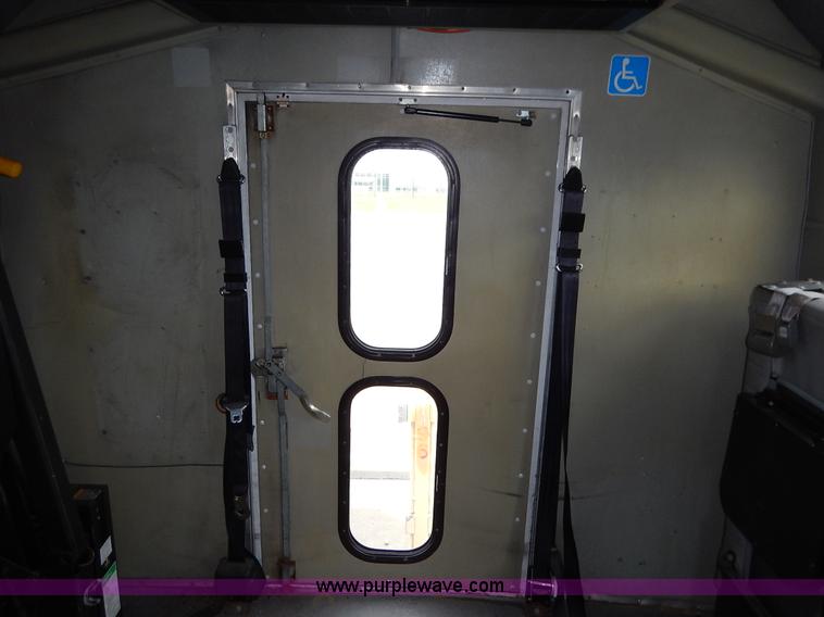 image for item J3985 2003 Ford 801 transit bus