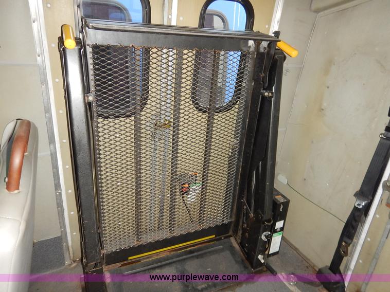 image for item J3985 2003 Ford 801 transit bus