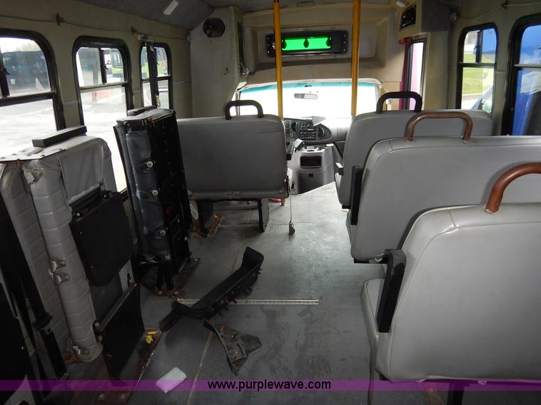 image for item J3985 2003 Ford 801 transit bus