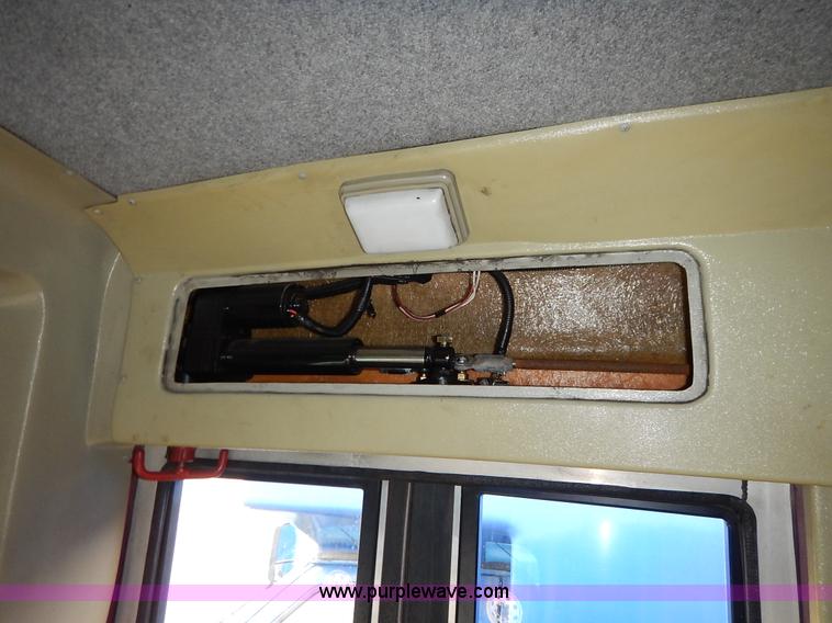 image for item J3985 2003 Ford 801 transit bus