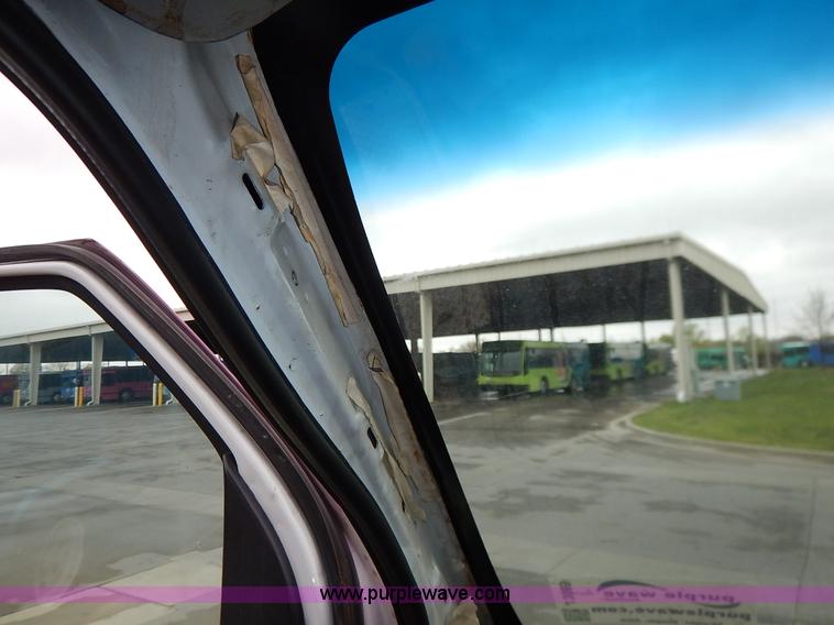 image for item J3985 2003 Ford 801 transit bus