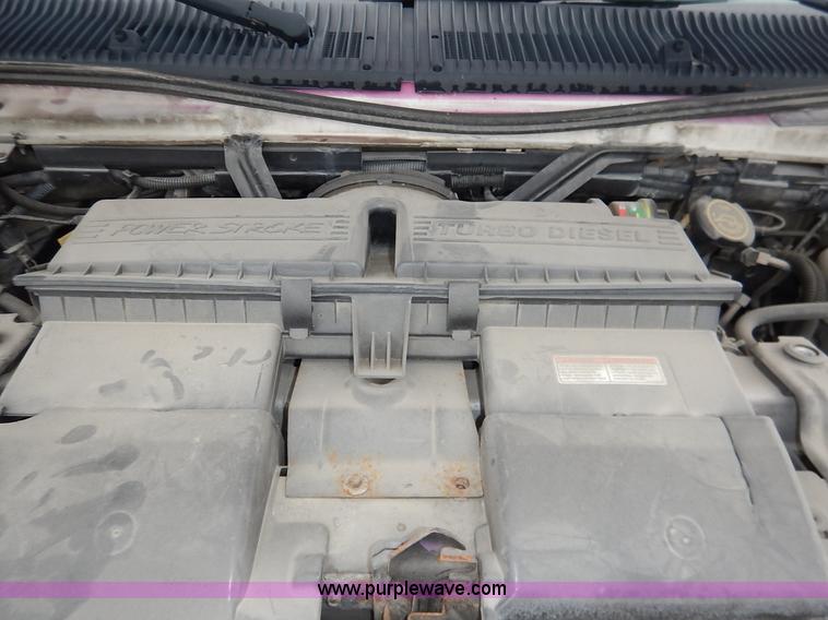 image for item J3985 2003 Ford 801 transit bus