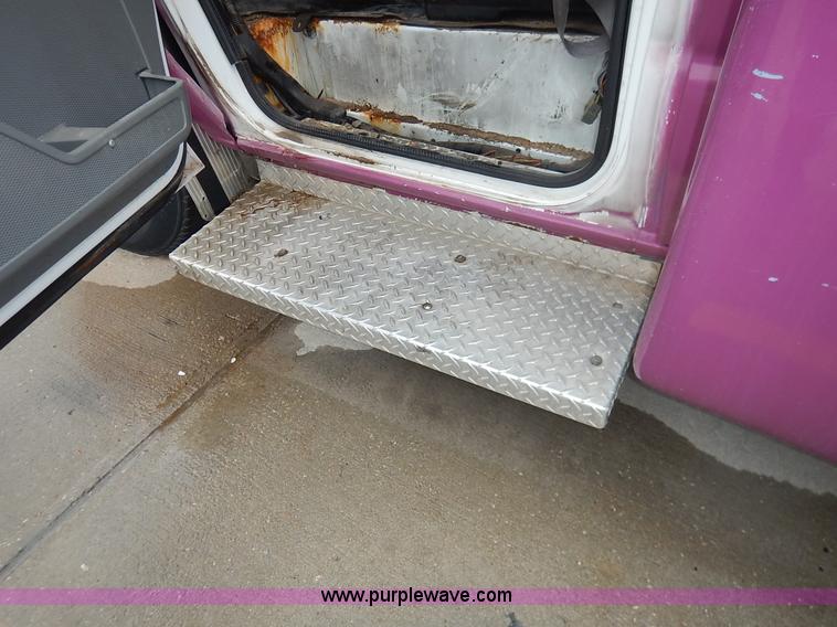 image for item J3985 2003 Ford 801 transit bus