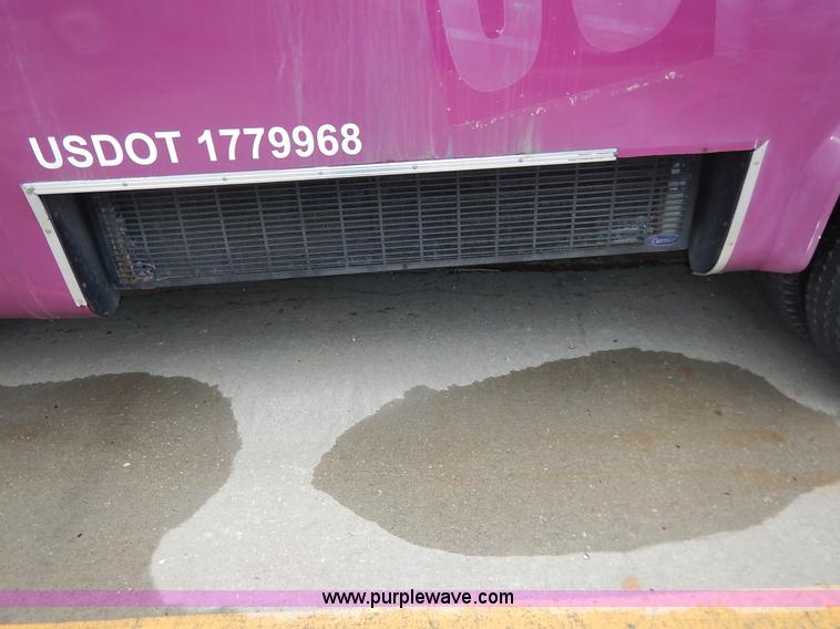 image for item J3985 2003 Ford 801 transit bus