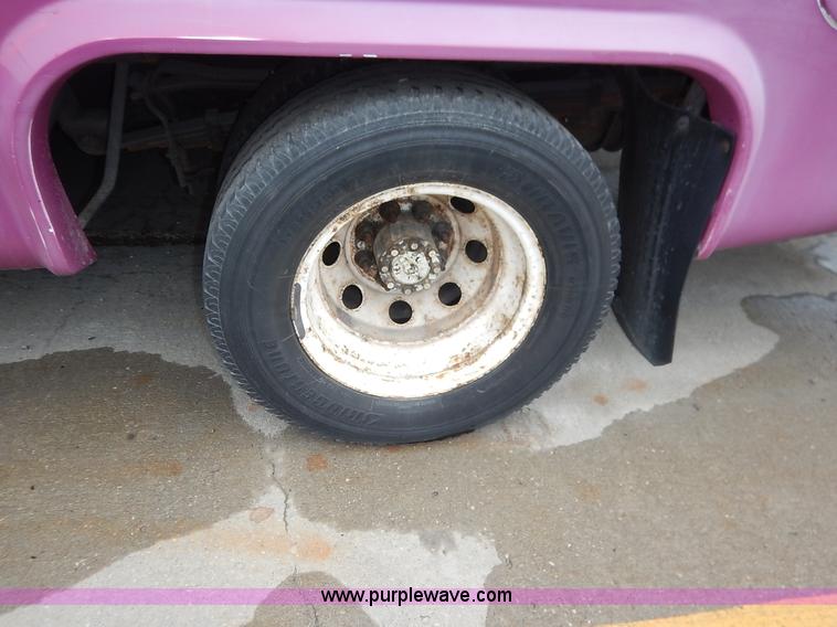 image for item J3985 2003 Ford 801 transit bus