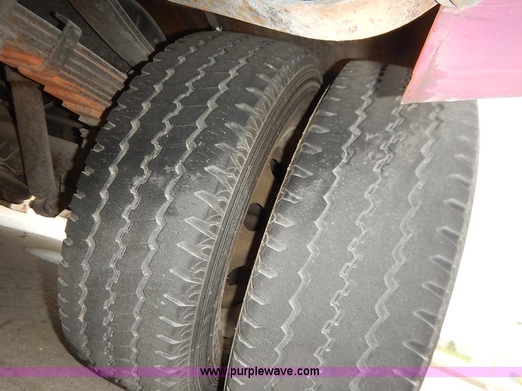 image for item J3985 2003 Ford 801 transit bus