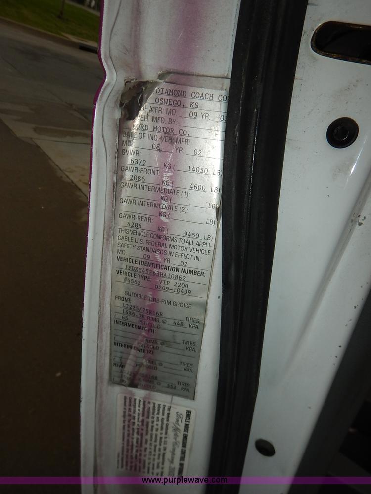 image for item J3985 2003 Ford 801 transit bus