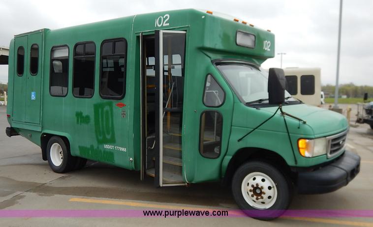 image for item J3987 2003 Ford 801 transit bus