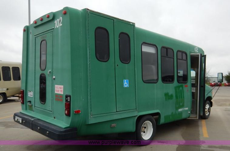 image for item J3987 2003 Ford 801 transit bus