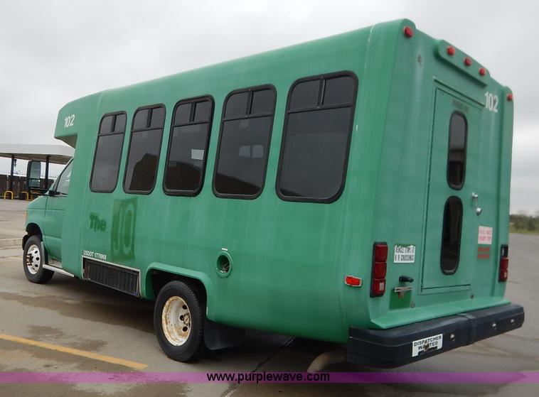 image for item J3987 2003 Ford 801 transit bus