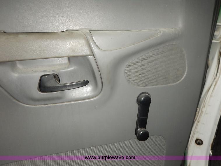 image for item J3987 2003 Ford 801 transit bus