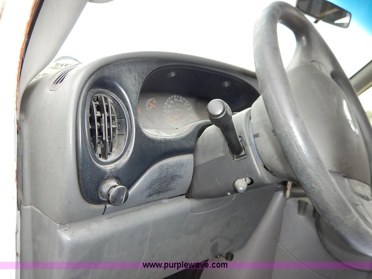 image for item J3987 2003 Ford 801 transit bus