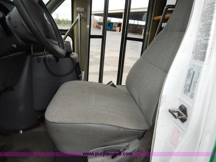 image for item J3987 2003 Ford 801 transit bus