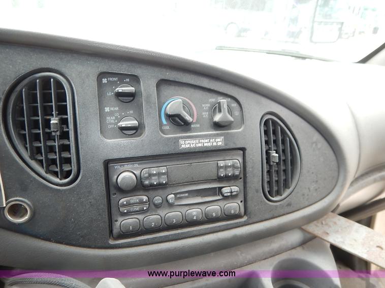 image for item J3987 2003 Ford 801 transit bus
