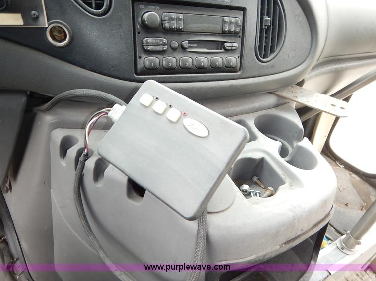 image for item J3987 2003 Ford 801 transit bus