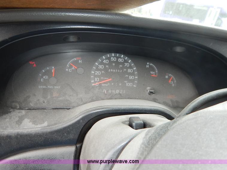 image for item J3987 2003 Ford 801 transit bus