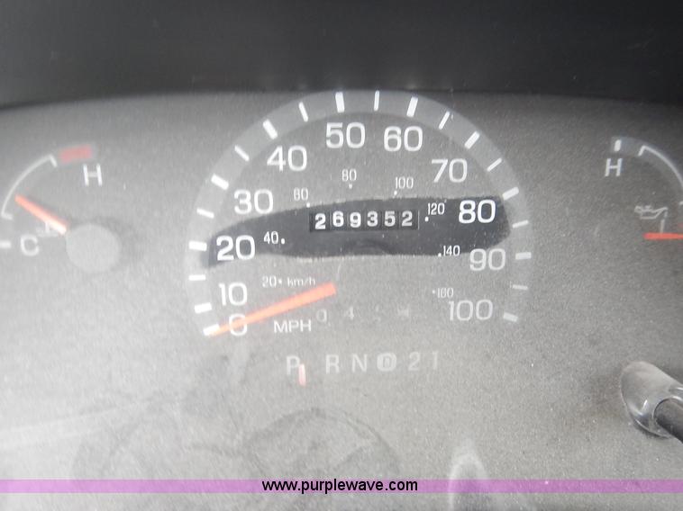 image for item J3987 2003 Ford 801 transit bus