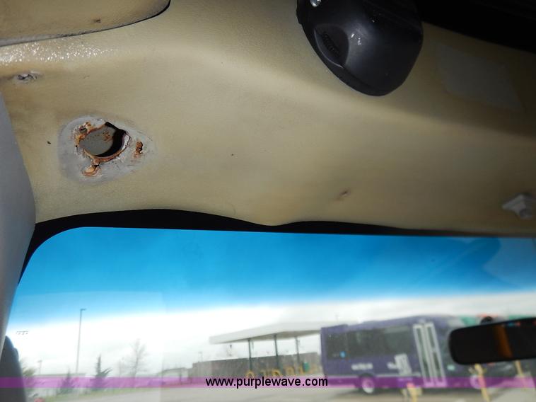 image for item J3987 2003 Ford 801 transit bus