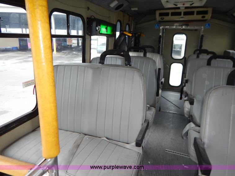 image for item J3987 2003 Ford 801 transit bus