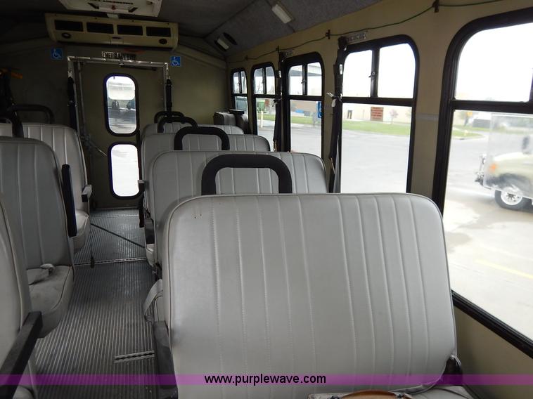 image for item J3987 2003 Ford 801 transit bus