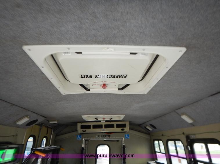 image for item J3987 2003 Ford 801 transit bus