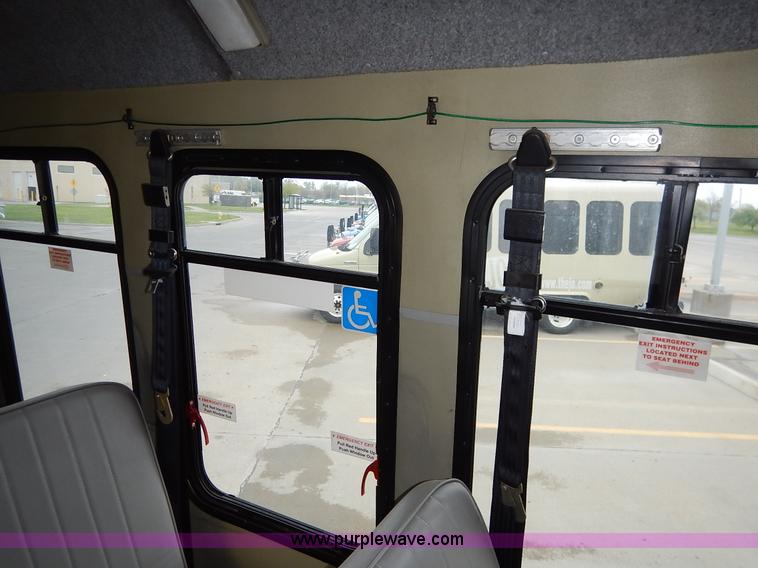 image for item J3987 2003 Ford 801 transit bus