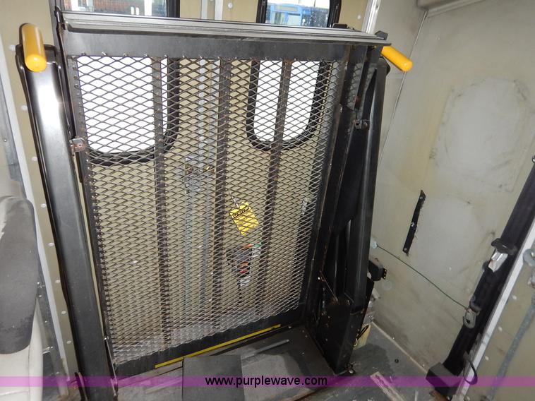 image for item J3987 2003 Ford 801 transit bus