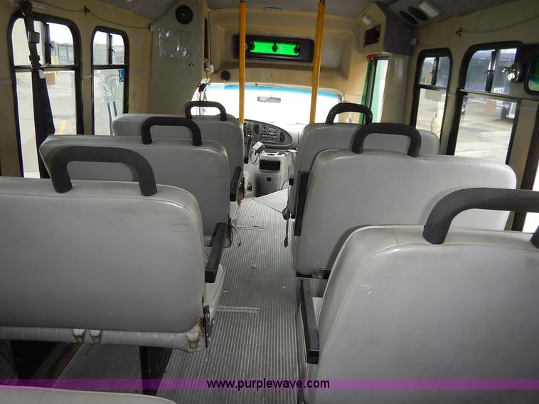 image for item J3987 2003 Ford 801 transit bus