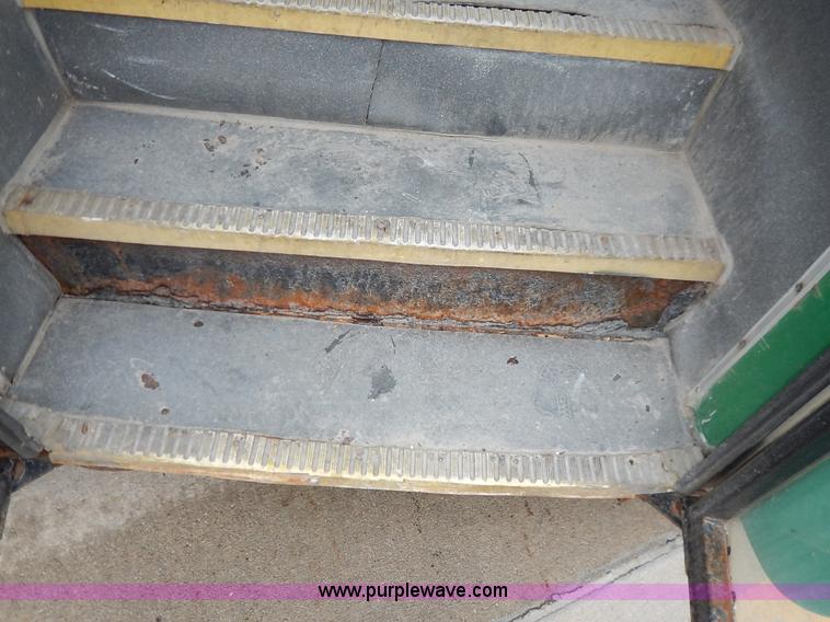 image for item J3987 2003 Ford 801 transit bus