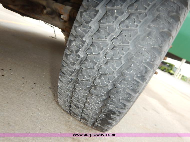 image for item J3987 2003 Ford 801 transit bus