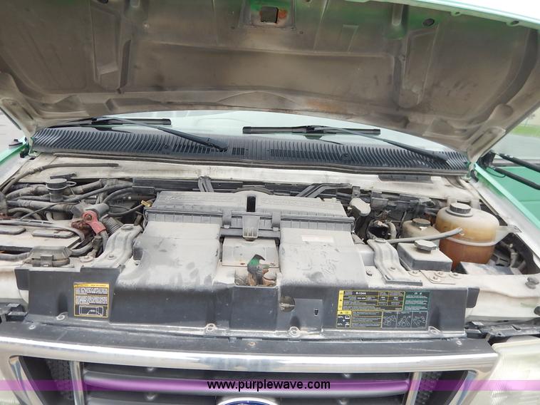 image for item J3987 2003 Ford 801 transit bus