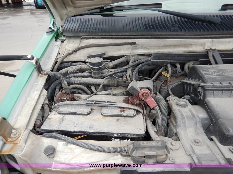 image for item J3987 2003 Ford 801 transit bus