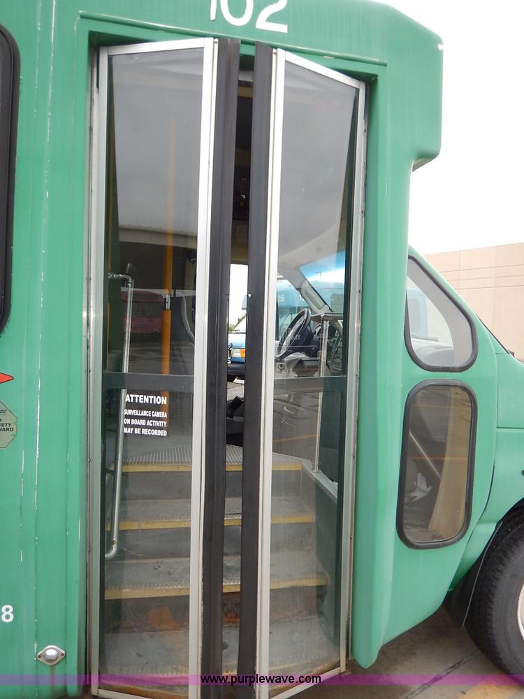 image for item J3987 2003 Ford 801 transit bus