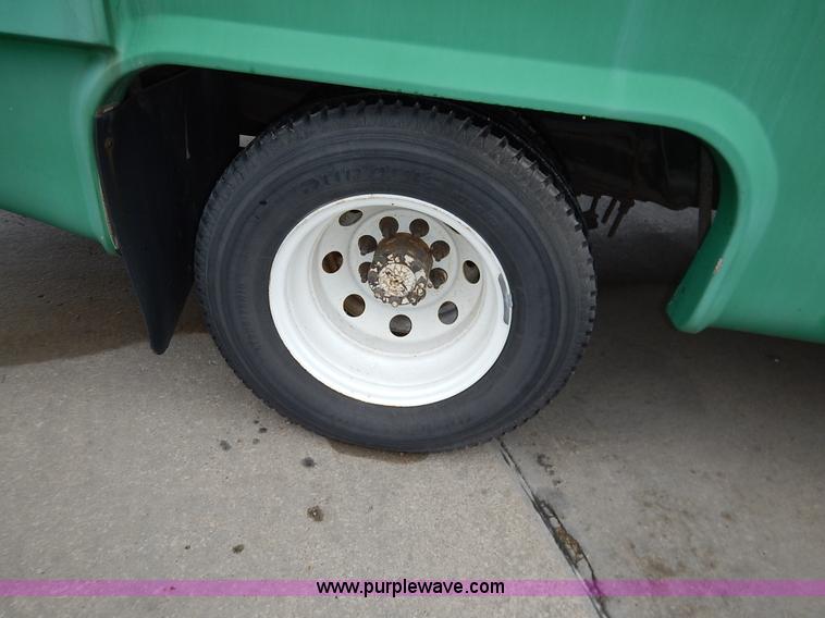 image for item J3987 2003 Ford 801 transit bus