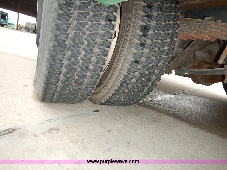 image for item J3987 2003 Ford 801 transit bus