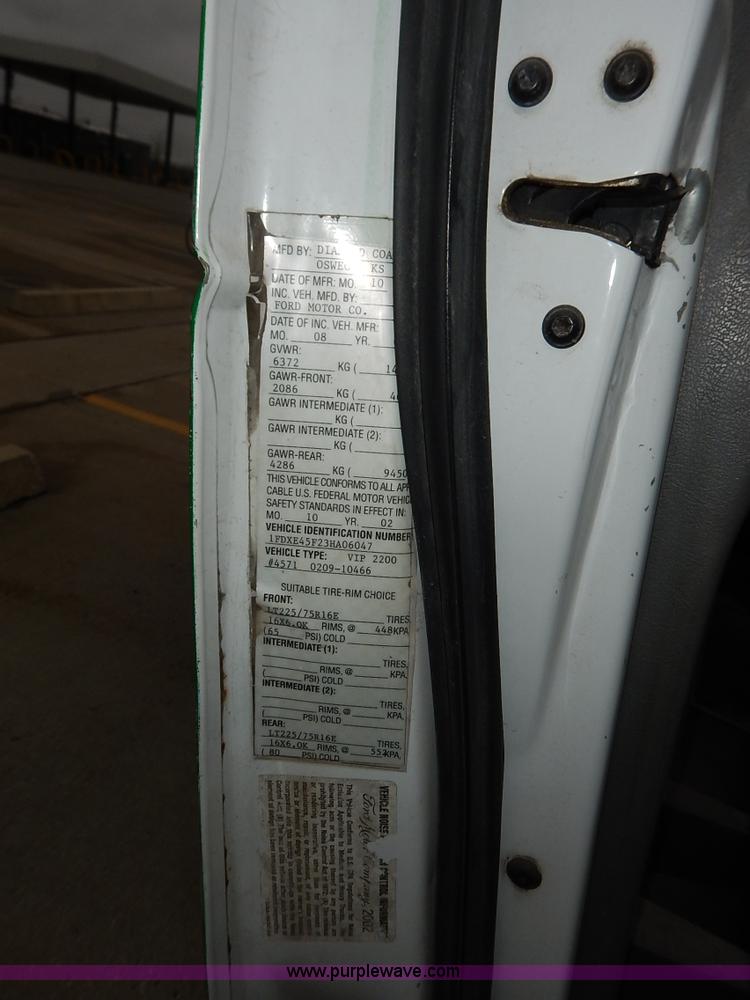 image for item J3987 2003 Ford 801 transit bus