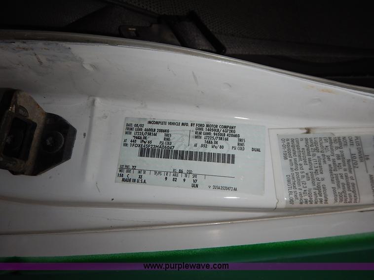 image for item J3987 2003 Ford 801 transit bus